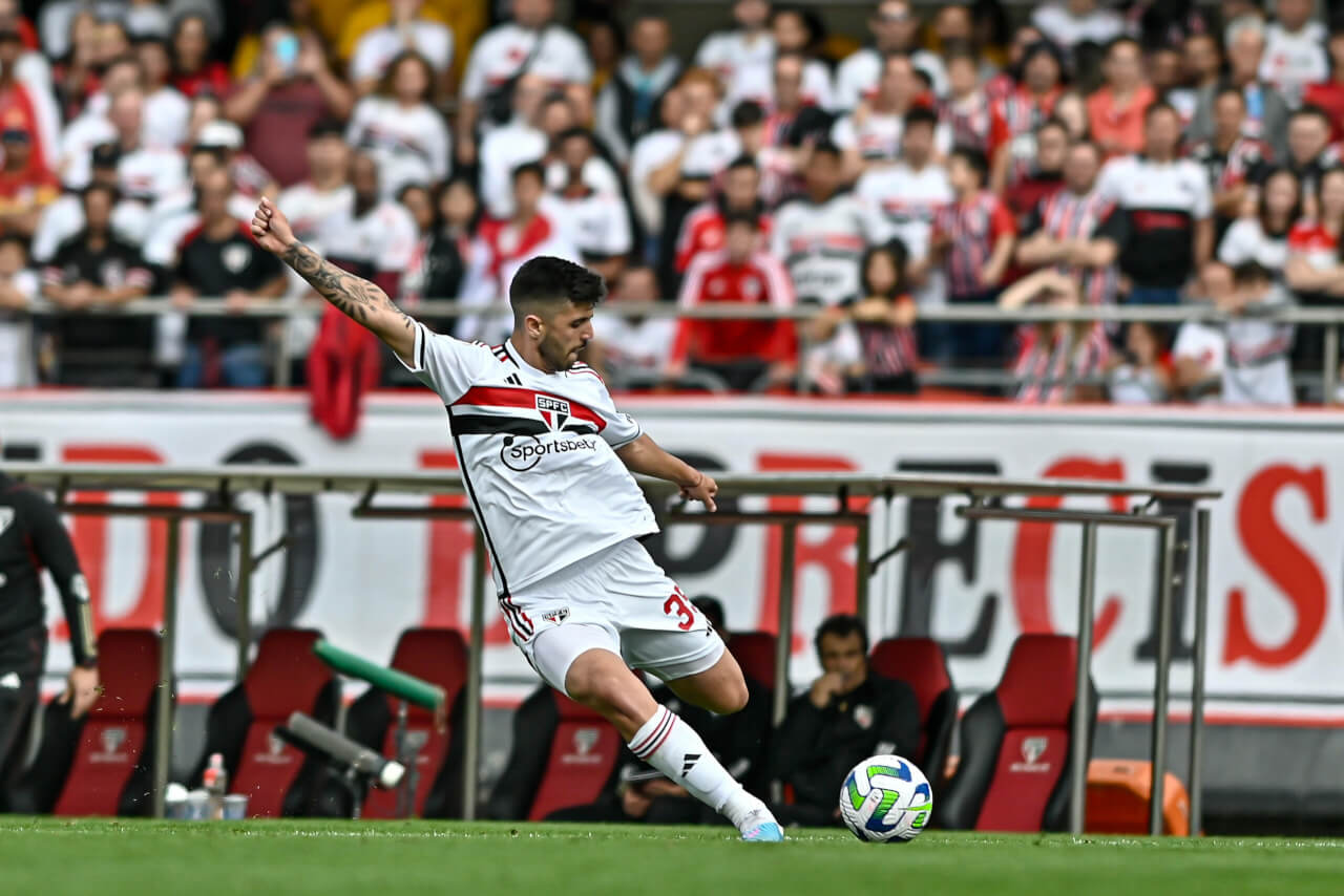 Report: Reds’ Brazilian Target to be Van Dijk’s Partner