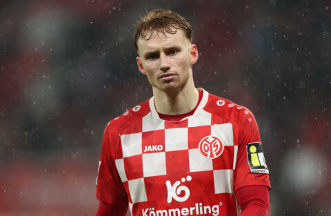 Van Den Berg £20m Transfer Standoff – Liverpool Hold All The Chips