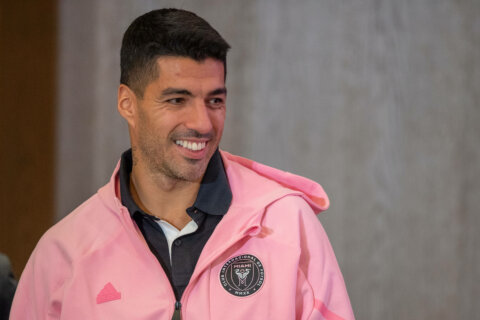 Liverpool FC Luis Suarez – Just Can’T Get Enough Lyrics