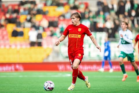 Journalist: Leeds enter race against Liverpool for in-demand left-back
