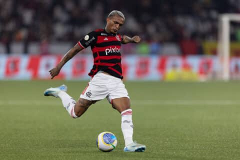 Journalist Reveals Liverpool have held talks with Brazilian defender Journalist Reveals Liverpool have held talks with Brazilian defender