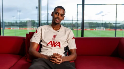 Alexander Isak breaks silence on 'tricky summer' in Liverpool announcement Alexander Isak breaks silence on 'tricky summer' in Liverpool announcement