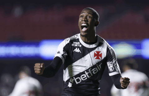 Liverpool interested in 19-year-old wonderkid as Mo Salah successor - Report
