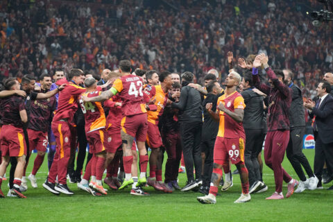 ‘This Liverpool team is soft’ – Fans react to ‘passive’ performance at Galatasaray