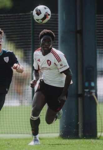 Journalist: Arsenal and Chelsea considering shock move to sign Liverpool wonderkid